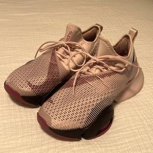 Nike Air Superrep Size 9 pink, gray, berry clr worn once all offers considered!